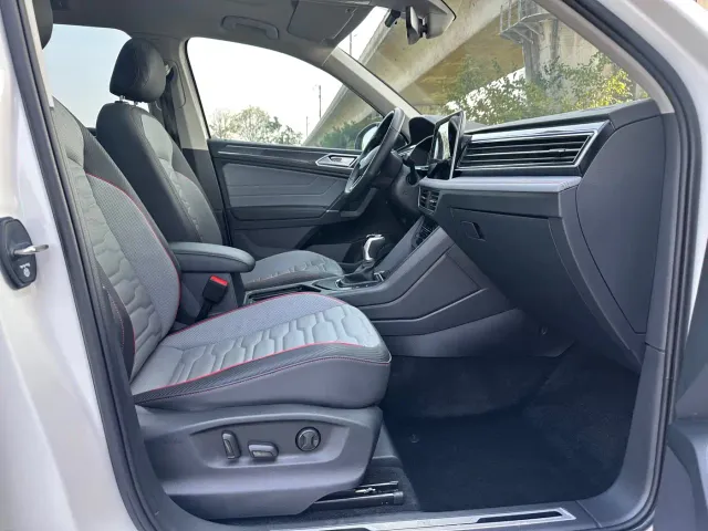 Volkswagen Tiguan L — Фото автомобиля 10