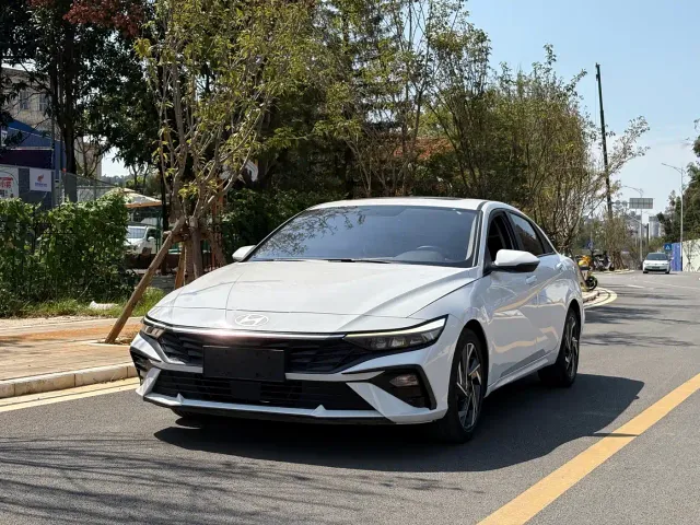 Фотография автомобиля — Hyundai Elantra