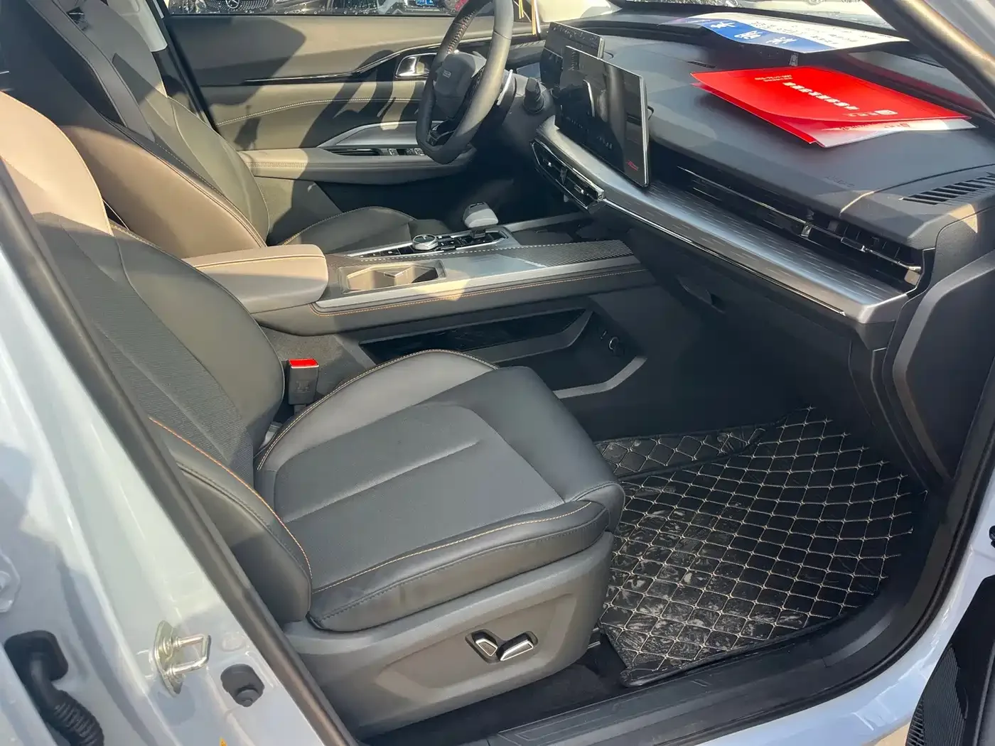 Changan Oshan Changan Oshan Z6 2022 Blue Whale 1.5T DCT Intelligent Enjoyment — Фото автомобиля 8