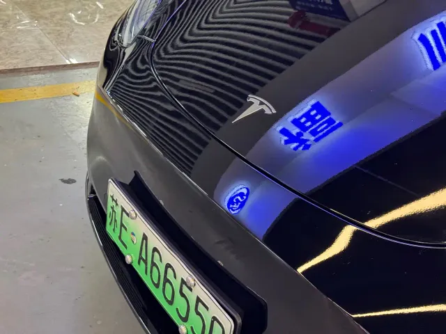 Tesla Model Y — Фото автомобиля 9