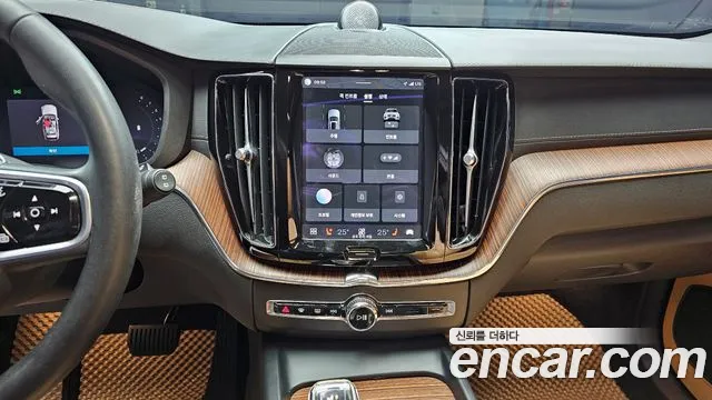 Вольво XC60 — Фото автомобиля 15