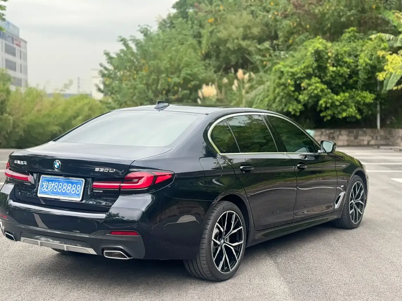 BMW BMW 5 Series 2022 Model Third Facelift 530Li Premium M Sport Package — Фото автомобиля 4