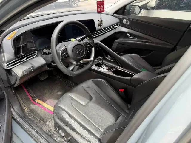 Hyundai Elantra — Фото автомобиля 5