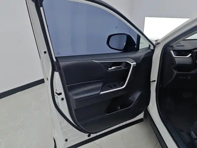 Toyota RAV4 — Фото автомобиля 7
