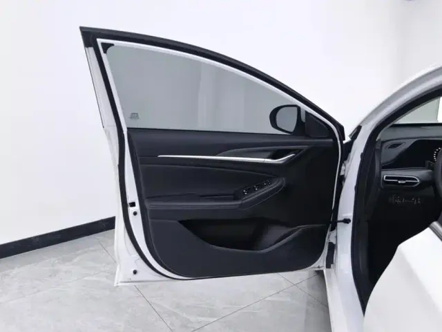 Changan Eado — Фото автомобиля 7