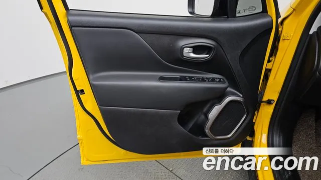 Jeep Renegade — Фото автомобиля 23