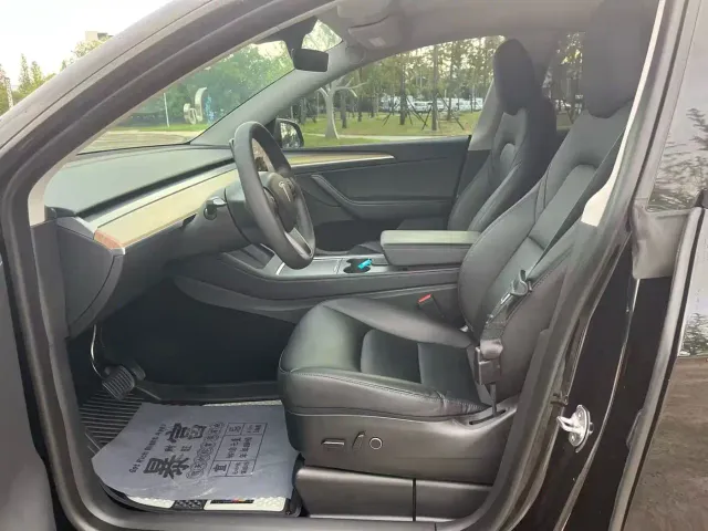 Tesla Model Y — Фото автомобиля 4