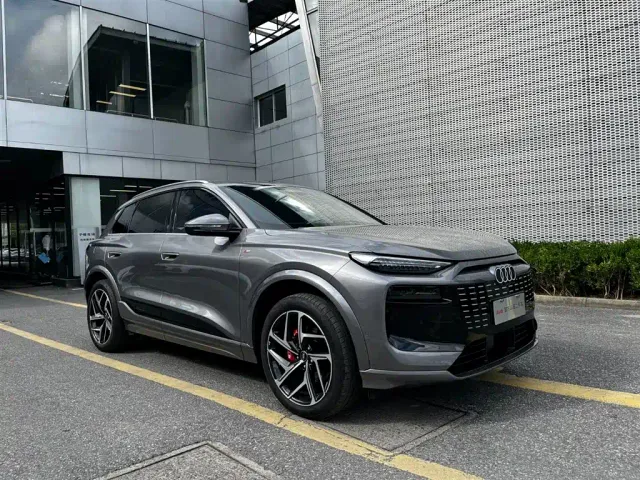 Audi Q6L e-tron — Фото автомобиля 3