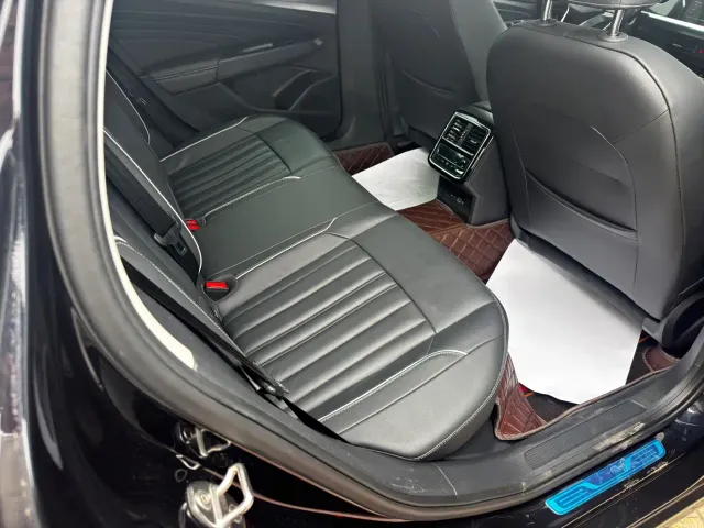 Volkswagen Passat — Фото автомобиля 8