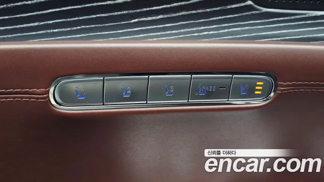 Genesis G90 — Фото автомобиля 28