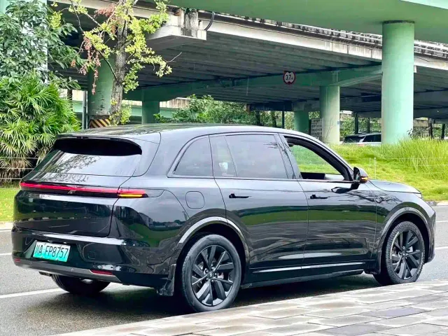 Li Auto L7 — Фото автомобиля 11