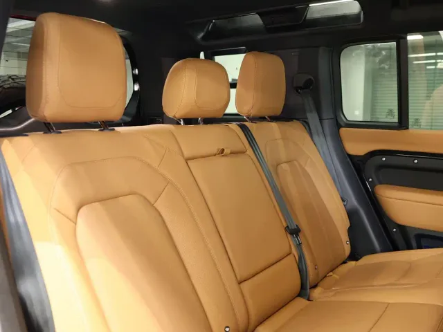 Land Rover Defender — Фото автомобиля 21