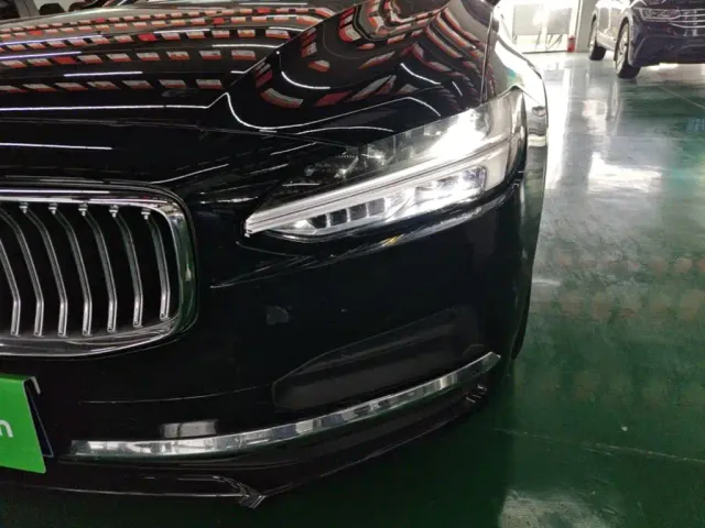 Volvo S90 — Фото автомобиля 23