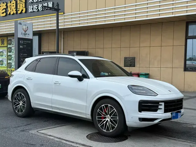 Porsche Cayenne — Фото автомобиля 3