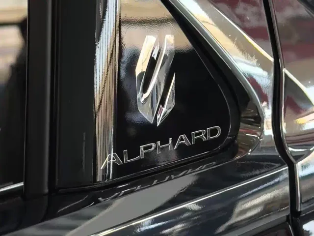 Toyota Alphard — Фото автомобиля 4