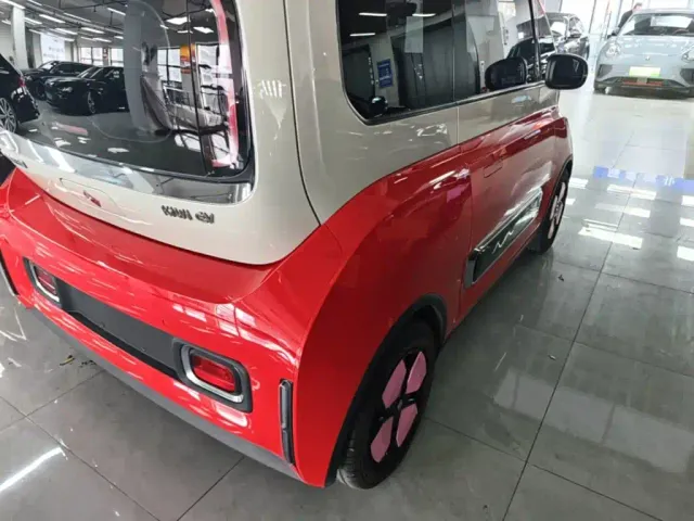 Baojun KiWi EV — Фото автомобиля 7