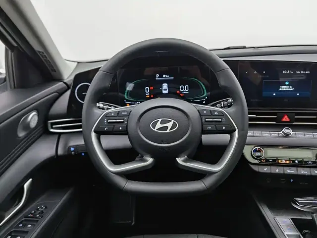 Hyundai Elantra — Фото автомобиля 11