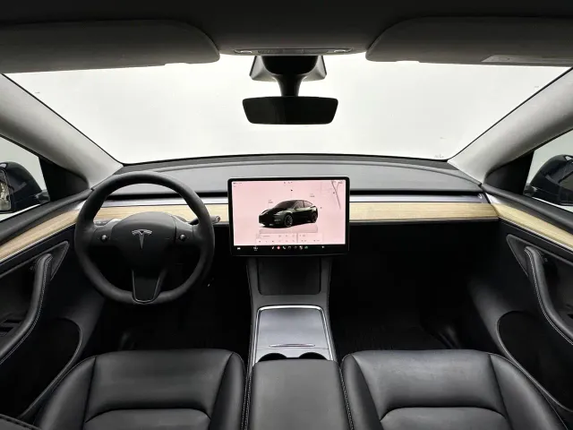 Tesla Model Y — Фото автомобиля 9