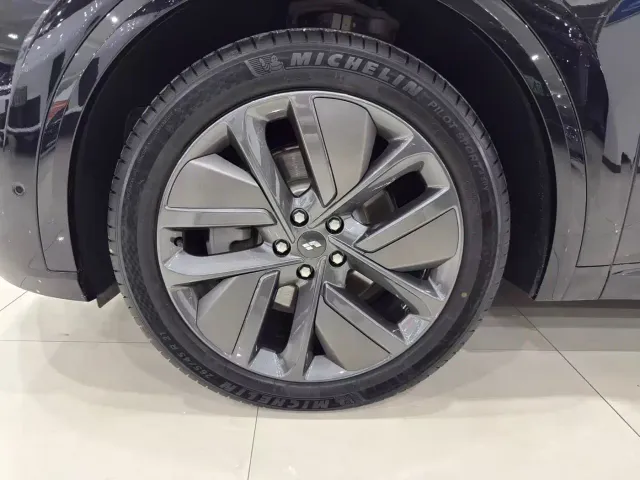 Li Auto L7 — Фото автомобиля 17