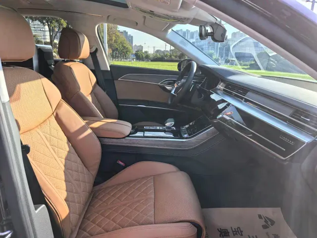Audi A8 — Фото автомобиля 14