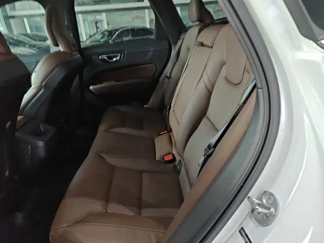 Volvo XC60 — Фото автомобиля 16