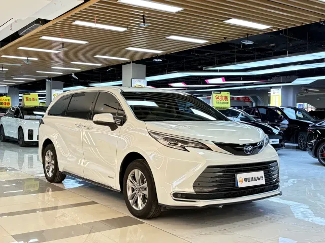 Toyota Sienna — Фото автомобиля 7