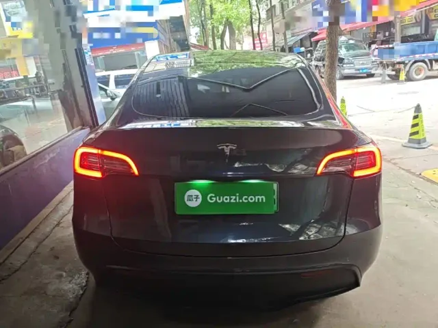 Tesla Model Y — Фото автомобиля 5
