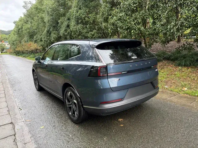 Volvo XC70 Plug-in Hybrid — Фото автомобиля 16