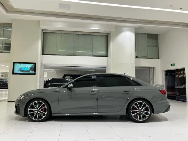 Audi S4 — Фото автомобиля 8