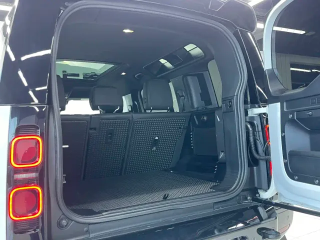 Land Rover Defender — Фото автомобиля 24