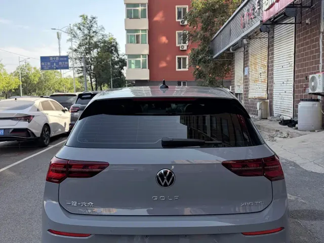 Volkswagen Golf — Фото автомобиля 5