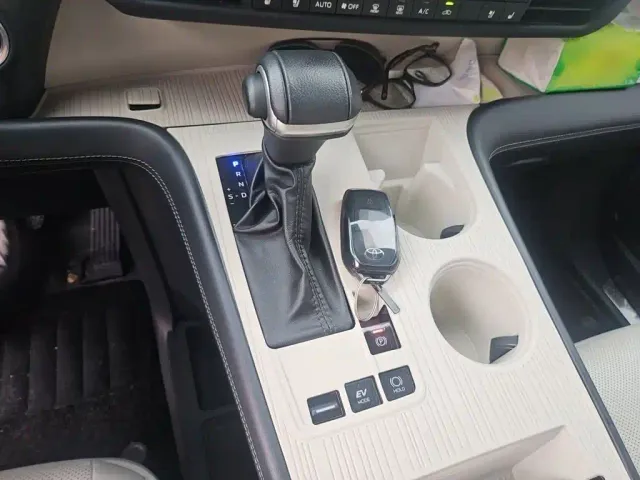 Toyota Sienna — Фото автомобиля 6
