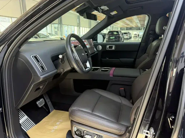 Li Auto L8 — Фото автомобиля 13