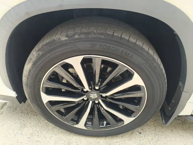 Toyota Crown Kluger 2021 2.5L HEV 4WD Luxury — Фото автомобиля 22