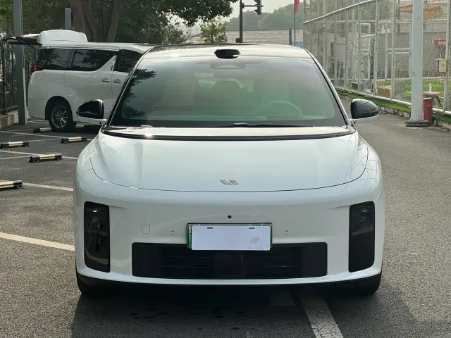 Li Auto i6 — Фото автомобиля 2
