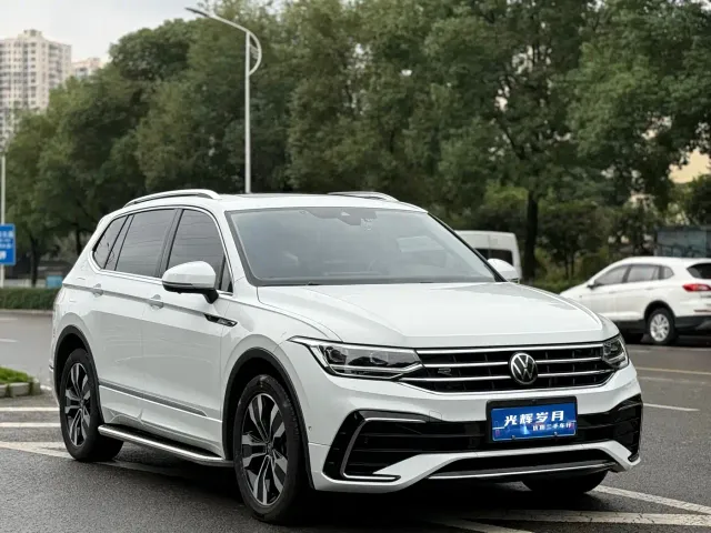 Volkswagen Tiguan L — Фото автомобиля 3