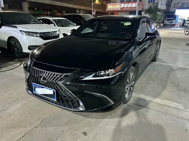 Фотография автомобиля — Lexus ES