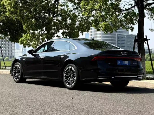 Audi A7L — Фото автомобиля 2