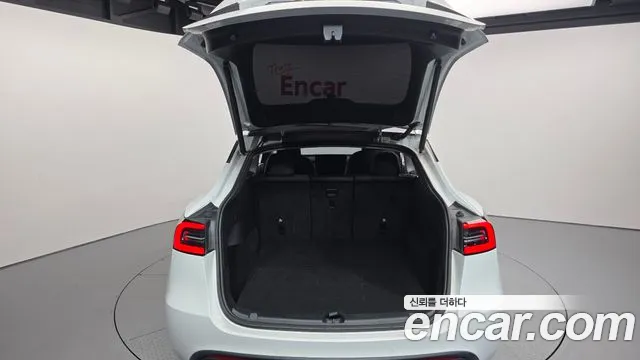 Tesla Model Y — Фото автомобиля 20