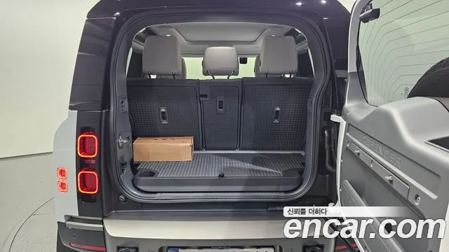 Land Rover Defender — Фото автомобиля 10