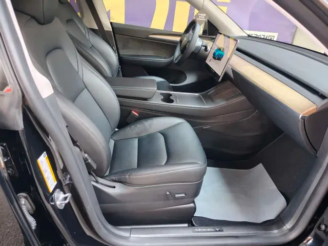 Tesla Model Y — Фото автомобиля 8