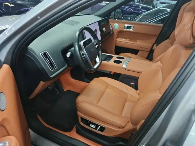 Li Auto L8 — Фото автомобиля 15