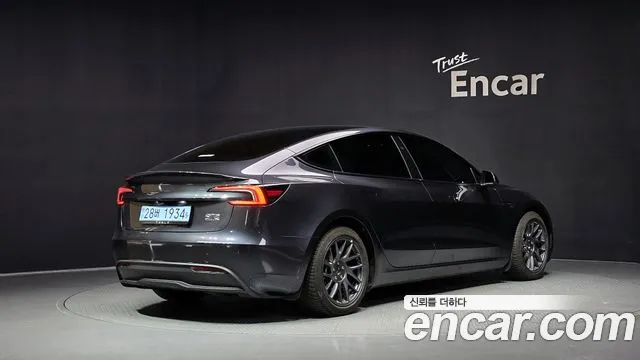 Tesla Model 3 — Фото автомобиля 2