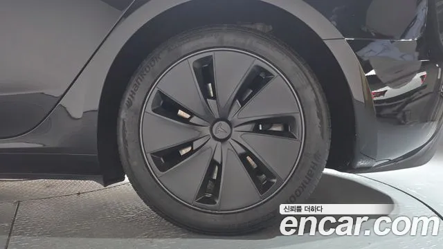 Tesla Model 3 — Фото автомобиля 19