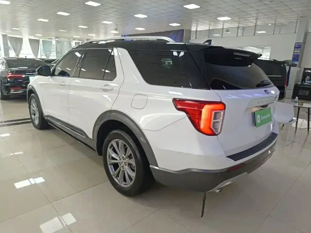 Ford Explorer — Фото автомобиля 4
