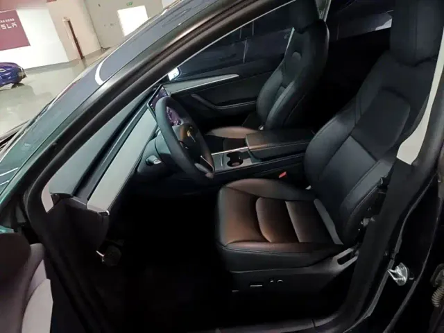 Tesla Model Y — Фото автомобиля 14