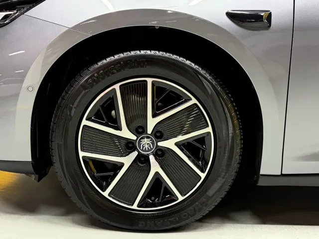 BYD Qin L — Фото автомобиля 27