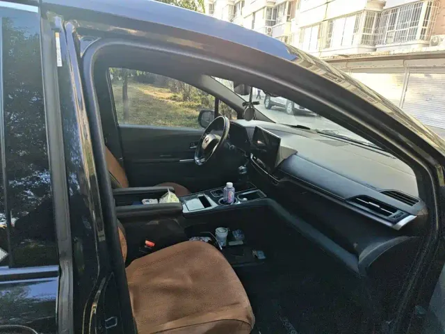 Toyota Sienna — Фото автомобиля 17