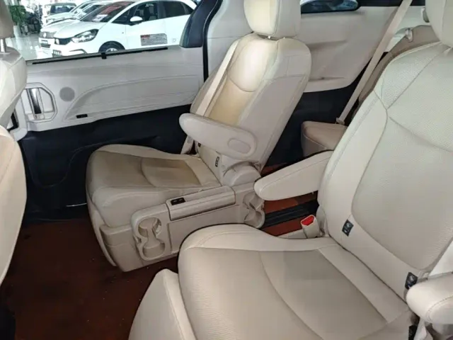 Toyota Granvia — Фото автомобиля 12