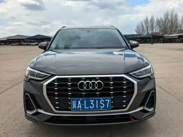 Фотография автомобиля — Audi Q3